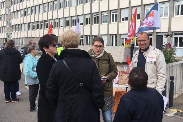 Une distribution de tracts a été organisée de 8h30 à 9h30, devant le Centre des finances publiques, à Dijon.