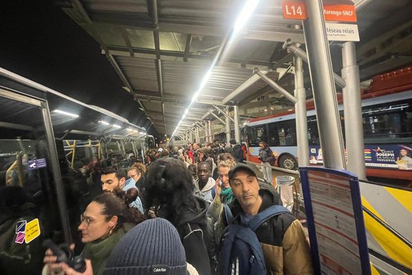 Trafic en partie interrompu sur la ligne A du métro à Toulouse en pleine heure de pointe : résultat, les bus ont été pris d'assaut ce jeudi 9 janvier 2025.