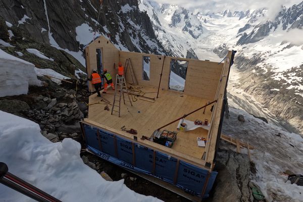 Le refuge de la Charpoua, perché à 2841m d’altitude dans le bassin de la Mer de Glace - 25 mai 2023