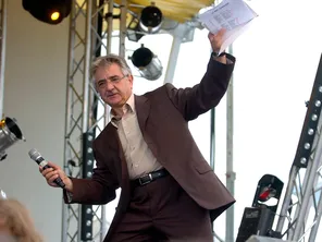 Connu pour avoir tenu le micro des Jeux de 20 heures, Jean-Pierre Descombes a assuré l'animation du carnaval de Limoges pendant quelques années.