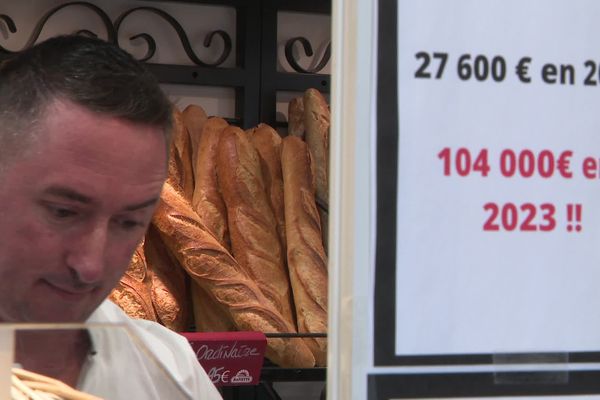 Frédéric Beitone, boulanger au Touvet (Isère), fait face à une importante hausse des prix de l'électricité.