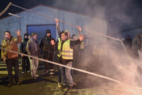 Stef Transport au Mans bloqué par les Gilets jaunes le 20 décembre 2018