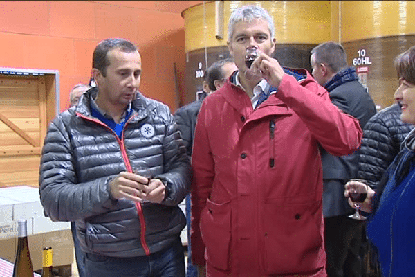 Laurent Wauquiez déguste en avant première le Beaujolais nouveau 2016- Le 14/11/2016 à Theizé