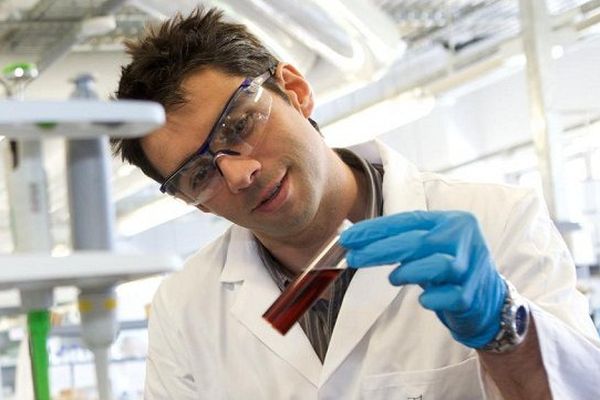 Cyrille Boyer, 37 ans, titulaire d'un doctorat de l'université de Montpellier II, a reçu le prix du Premier ministre du physicien de l'année en Australie