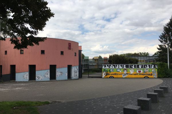 Le collège Rosa Parks dans le quartier d'Etouvie à Amiens