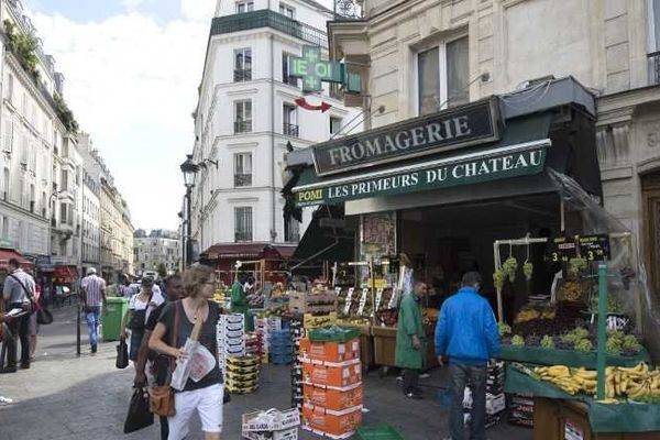 Le tract a été diffusé par le Front national aux commerçants et aux habitants de Château-Rouge, dans le 18e.