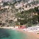 La plage de la Mala, à flanc de falaise, sur la commune de Cap d'Ail.