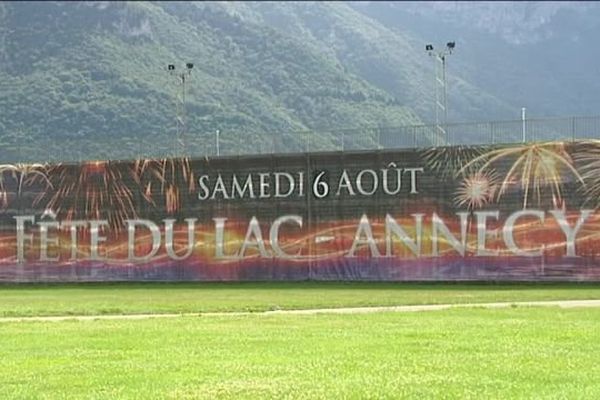 Contrairement à la Braderie de Lille ou à d'autres événements de grande ampleur, la Fête du Lac d'Annecy n'a pas été annulée.