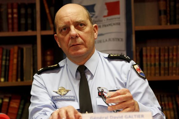 Succédant au général d’armée Jean-Régis Véchambre, admis en deuxième section, le général de corps d’armée David Galtier est nommé inspecteur général des armées Gendarmerie (IGAG) à compter du 1er septembre 2017.