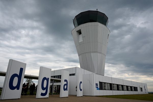 La tour de contrôle de l'aéroport de Beauvais-Tillé.