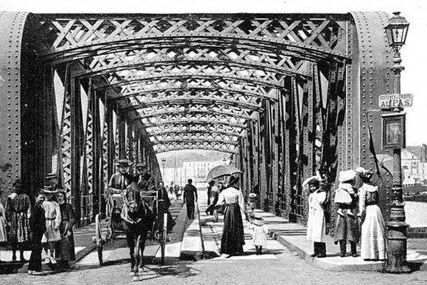 Le pont Colbert, Dieppe. 