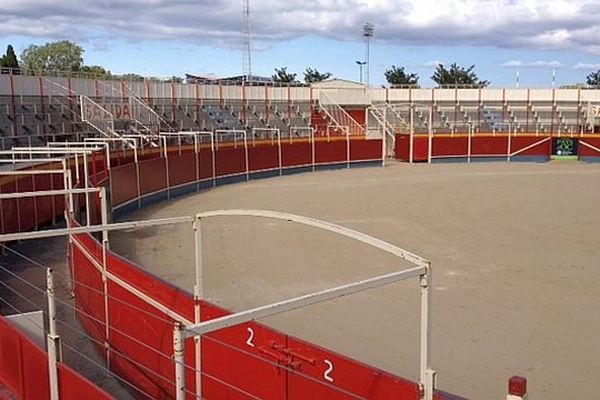 Carcassonne - les arènes démontables avant la feria - 29 août 2014.