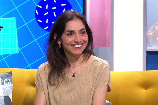 La pianiste, compositrice et productrice Charlotte Reinhardt, petite-nièce du célèbre guitariste de jazz Django Reinhardt, présente son album "Colors" le 26 mai 2023 sur le plateau de "Vous êtes formidables".