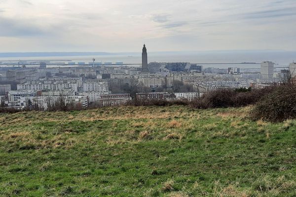 Un DIMANCHE assez nuageux au Havre et en Baie de Seine.