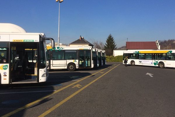 Les bus du réseau STAC de Chambéry. 