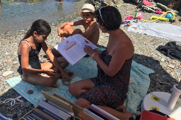 L'initiative nationale la Fête du livre jeunesse se décline sur la place de Grisgione.