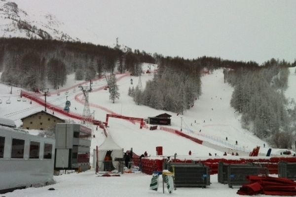 Beaucoup de neige à Val d'Isère, trop pour le Super G !