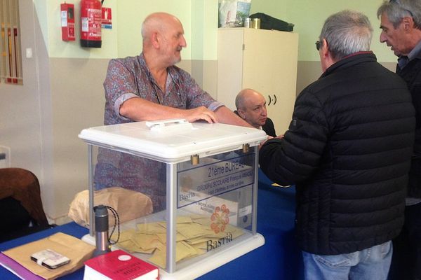 09/10/16 - Second tour de l'élection départementale partielle du 3ème canton de Bastia (Haute-Corse)