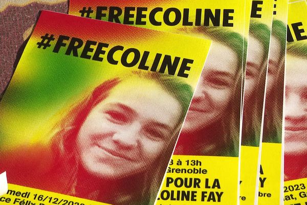 Jeune kinésithérapeute de 26 ans, Coline Fay est emprisonnée au Sénégal depuis un mois, à la suite d'une manifestation