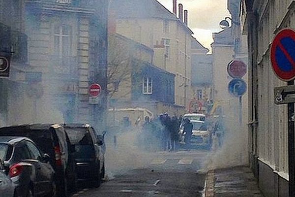 Nnates, samedi 9 avril 2016 - Manifestation bon enfant au départ avant que cela ne dégénère 