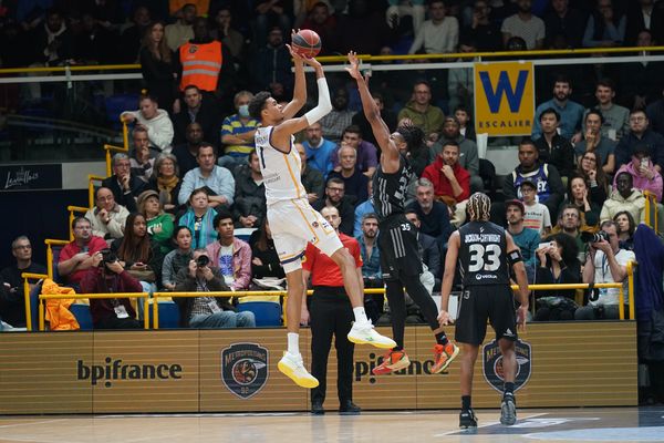 Victor Wembanyama à l'assaut contre l’ASVEL le 8 janvier 2023 à Levallois.