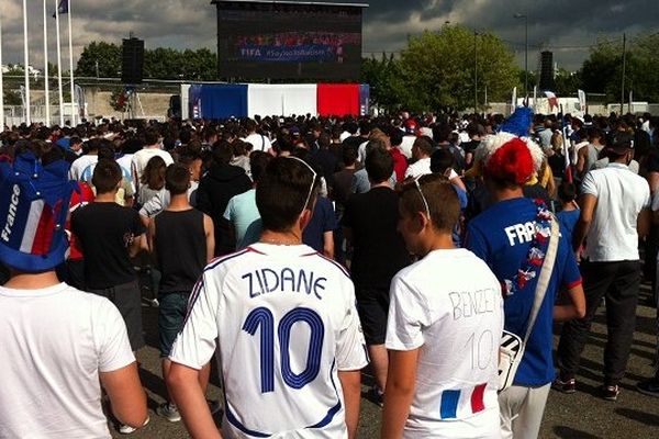 Devant l'écran géant à Toulouse