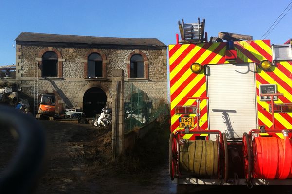 L'incendie a ravagé l'habitation de campagne.