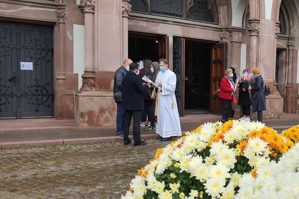 Une dizaine de membres de l'association Echanges s'est rendue dans les Eglises de Bischheim et de Schiltigheim pour communier avec "leurs frères catholiques"