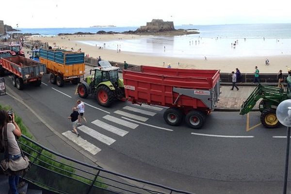 Saint-Malo: des tracteurs aux portes de l'intra-muros