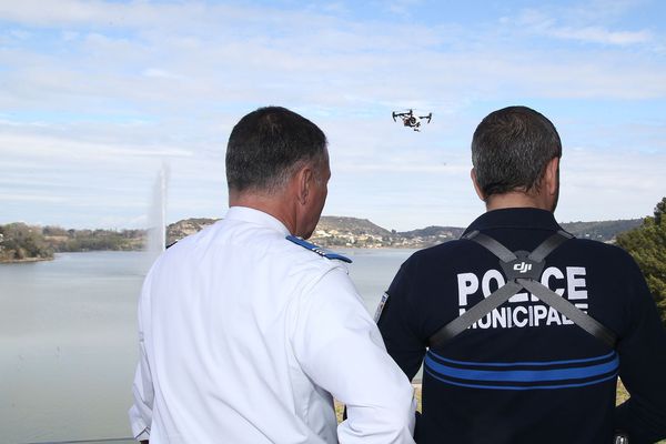 Les drones seront gérés par le service de la police municipale avec des agents formés et habilités au pilotage. 
