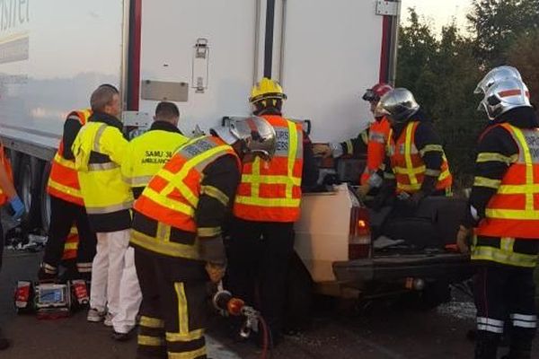 Une voiture s'est encastré sous un camion à hauteur de Saint Rambert d'Albon dans la Drôme sur l'A7