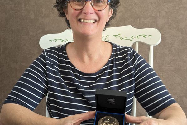 Voici la médaille de bronze du concours Lépine reçue ce week-end par la créatrice de la housse de couette facile à installer. Médaille édité par La Monnaie de Paris.