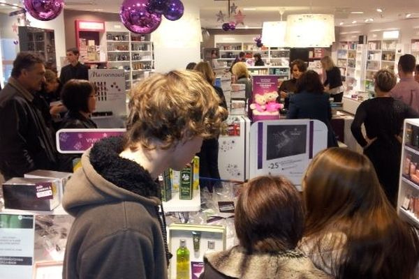 Achats de dernière minute dans une parfumerie de Balaruc