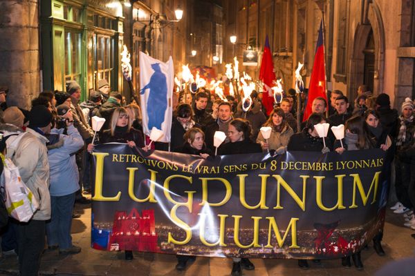 La procession aux flambeaux des identitaires lyonnais autour de l'association "Lugdunum Suum" a lieu chaque année, comme sur cette photo en 2012.