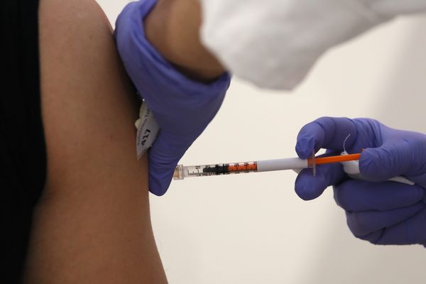 La vaccination sera désormais ouverte aux professionnels 