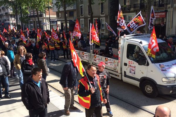 Après un départ Gare de Grenoble, les manifestants se sont dirigés Cours Jean Jaurès après un passage par l'avenue Félix Viallet.