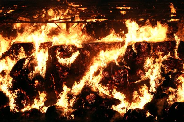 Le stock de paille et de foin a entièrement brulé.