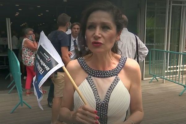 Brigitte Gazel est militante au Rassemblement national, elle a été candidate aux élections départementales en Haute-Garonne. Ici, elle sort du congrès du Rassemblement national à Perpignan, elle y confie à France Télévisions que le parti n'est "pas assez dur" et décrit Éric Zemmour comme "le plus beau, le meilleur". 3 juillet 2021.