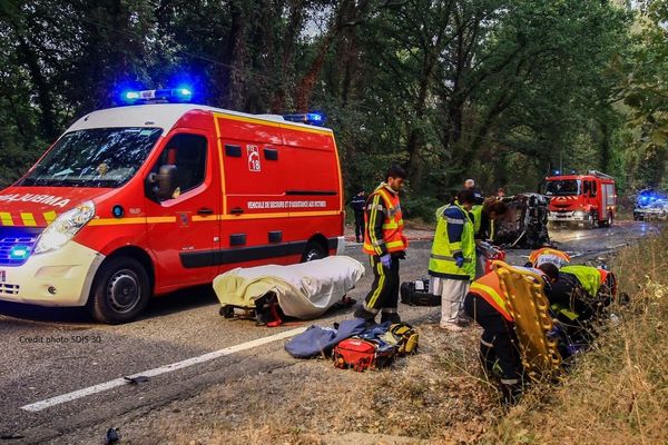 Ners (Gard) - grave accident sur la D.18, la voiture a pris feu - 30 septembre 2017.