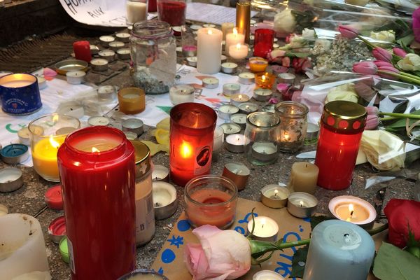 Des bougies pour les victimes et soutenir les familles 