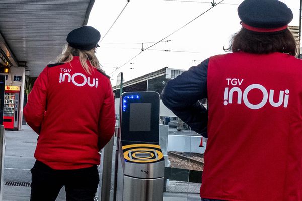 Deux agentes SNCF à Paris - Photo d'illustration