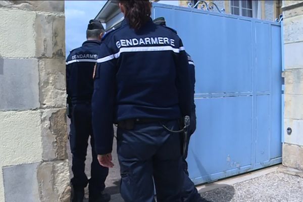 Les patrouilles et le porte-à-porte restent le moyen le plus rassurant pour la Gendarmerie pour faire passer les messages de mises en garde