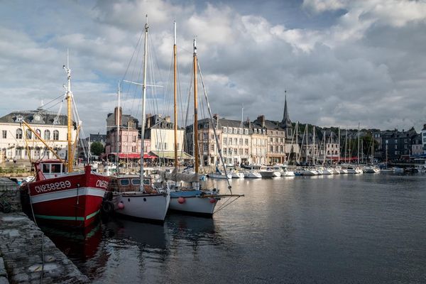 Honfleur sous un ciel couvert