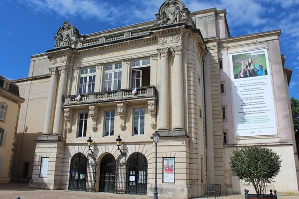 Le théâtre de Lunéville - La Méridienne depuis la rue de Lorraine.