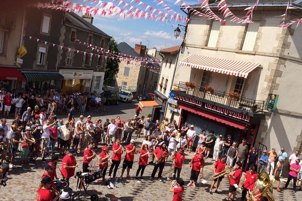 Des musiciens sur les places de Bessines pour la 22ème édition des Bandafolie's