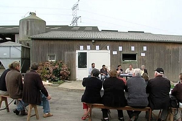 Première réunion et première conférence de presse du Collectif anti-THT du Sud-Manche