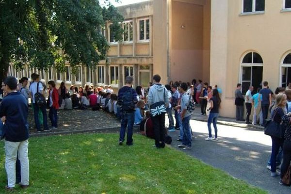 Le lycée privé Jeanne d'Arc, à Paray-le-Monial, en Saône-et-Loire, affiche 100% de réussite au bac en 2012.