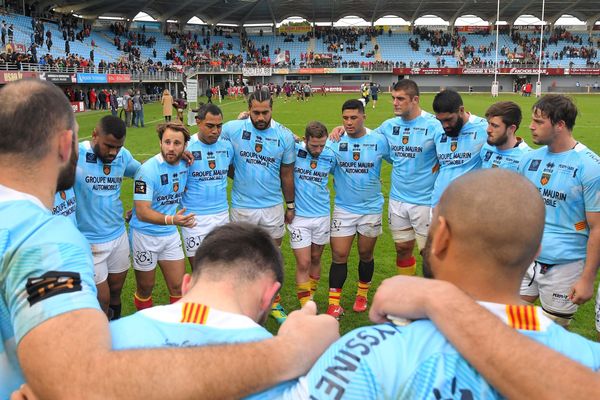 Encore un match compliqué ce samedi pour l'USAP qui se rend à Paris affronter le Racing Métro. Bons derniers, les Catalans n'ont toujours pas gagné un match cette saison mais paradoxalement pas de crise en vue : les contrats des joueurs et des entraîneurs ont été prolongés. 