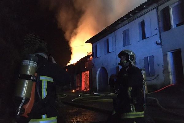 L'action rapide des secours a permis de sauvegarder une maison de la commune de Le Burgaud (Haute-Garonne), près de Toulouse. 