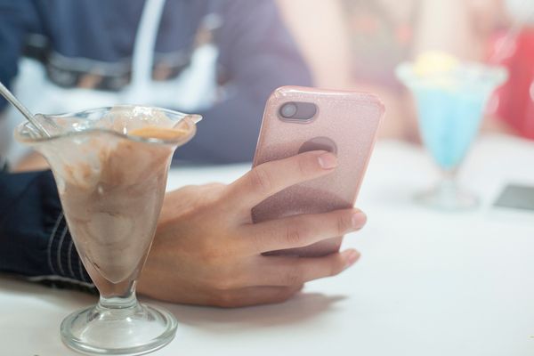 Un restaurant près de Clermont-Ferrand récompense les clients qui ne touchent pas leur téléphone lors du repas.